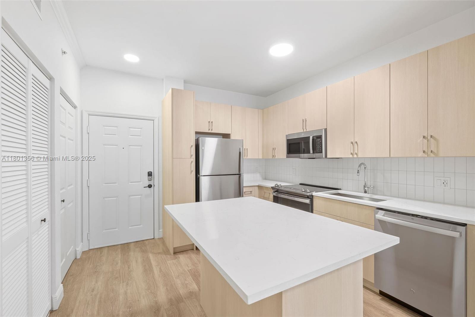 10170 SW 7th St 20-205
