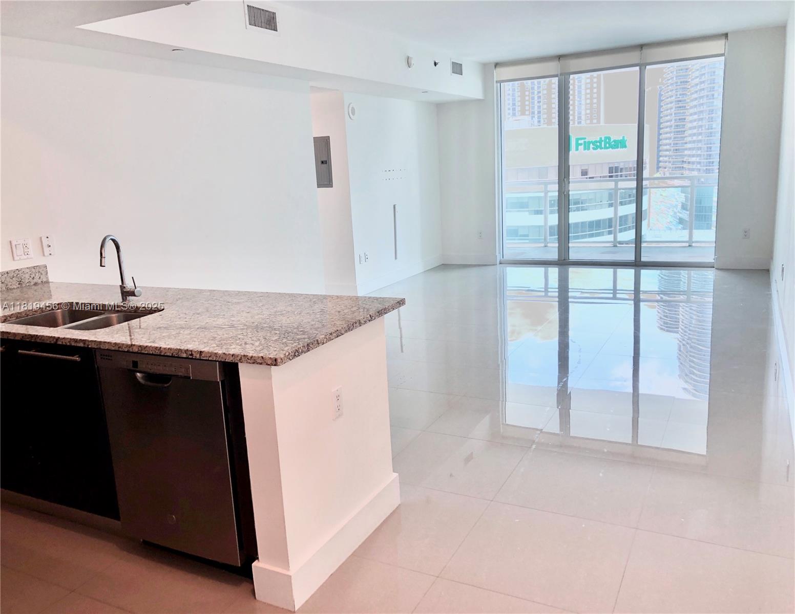 Rental Property at 950 Brickell Bay Dr 1701, Miami, Broward County, Florida - Bedrooms: 1 
Bathrooms: 1  - $3,050 MO.