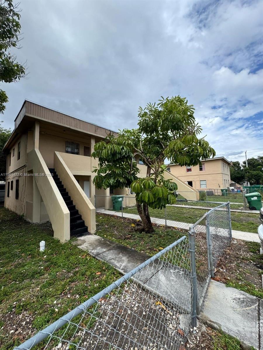This bright and spacious 2-bedroom, 1-bathroom apartment offers modern comfort and a smart layout. Enjoy easy access to shops, dining, and transit in a vibrant Miami neighborhood. Schedule your viewing today!