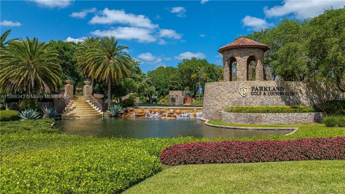 PARKLAND GOLF AND COUNTRY - Residential