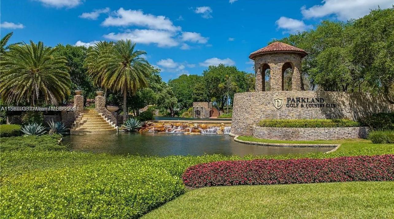 PARKLAND GOLF AND COUNTRY - Residential