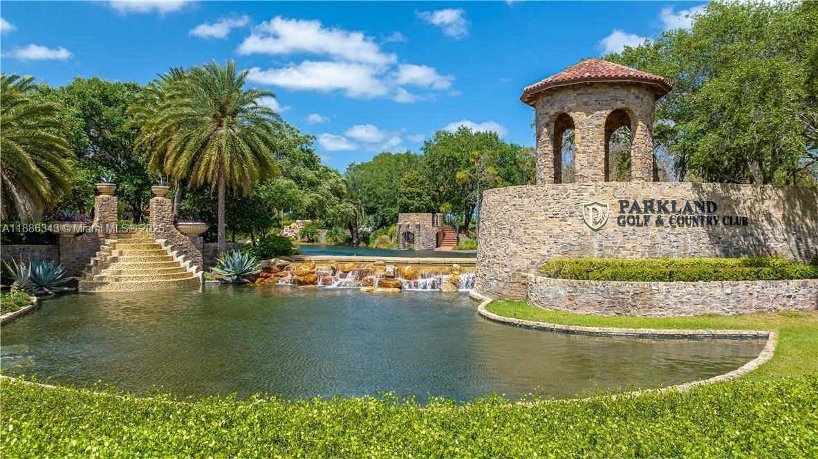 PARKLAND GOLF AND COUNTRY - Residential