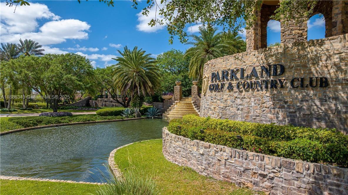 PARKLAND GOLF AND COUNTRY - Residential