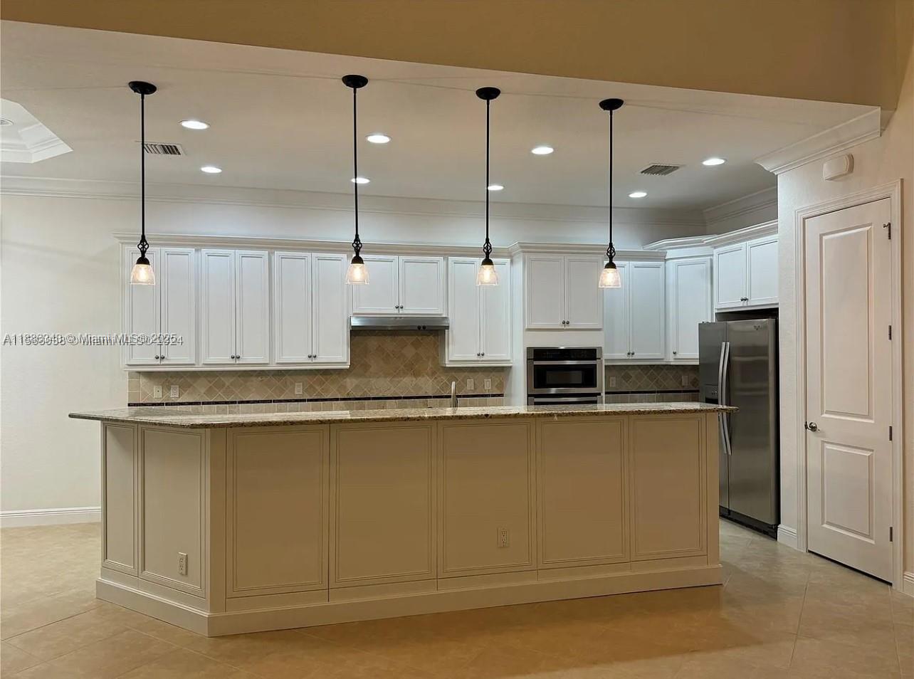 PARKLAND GOLF AND COUNTRY - Residential