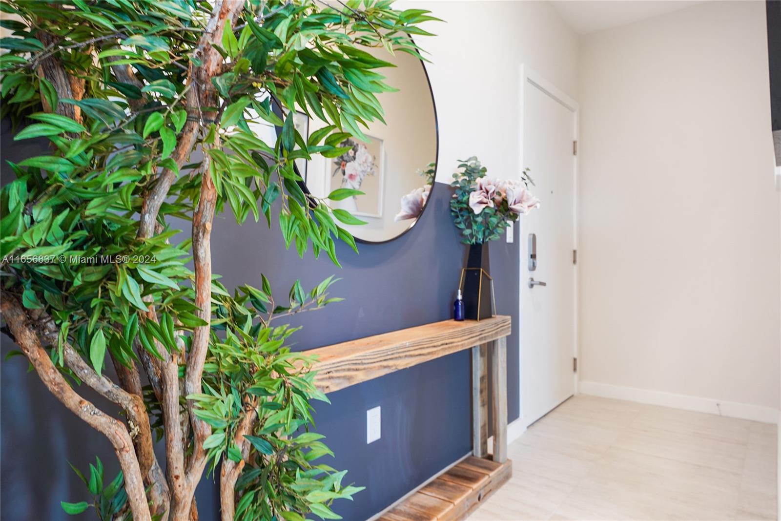 QUADRO CONDO - Residential