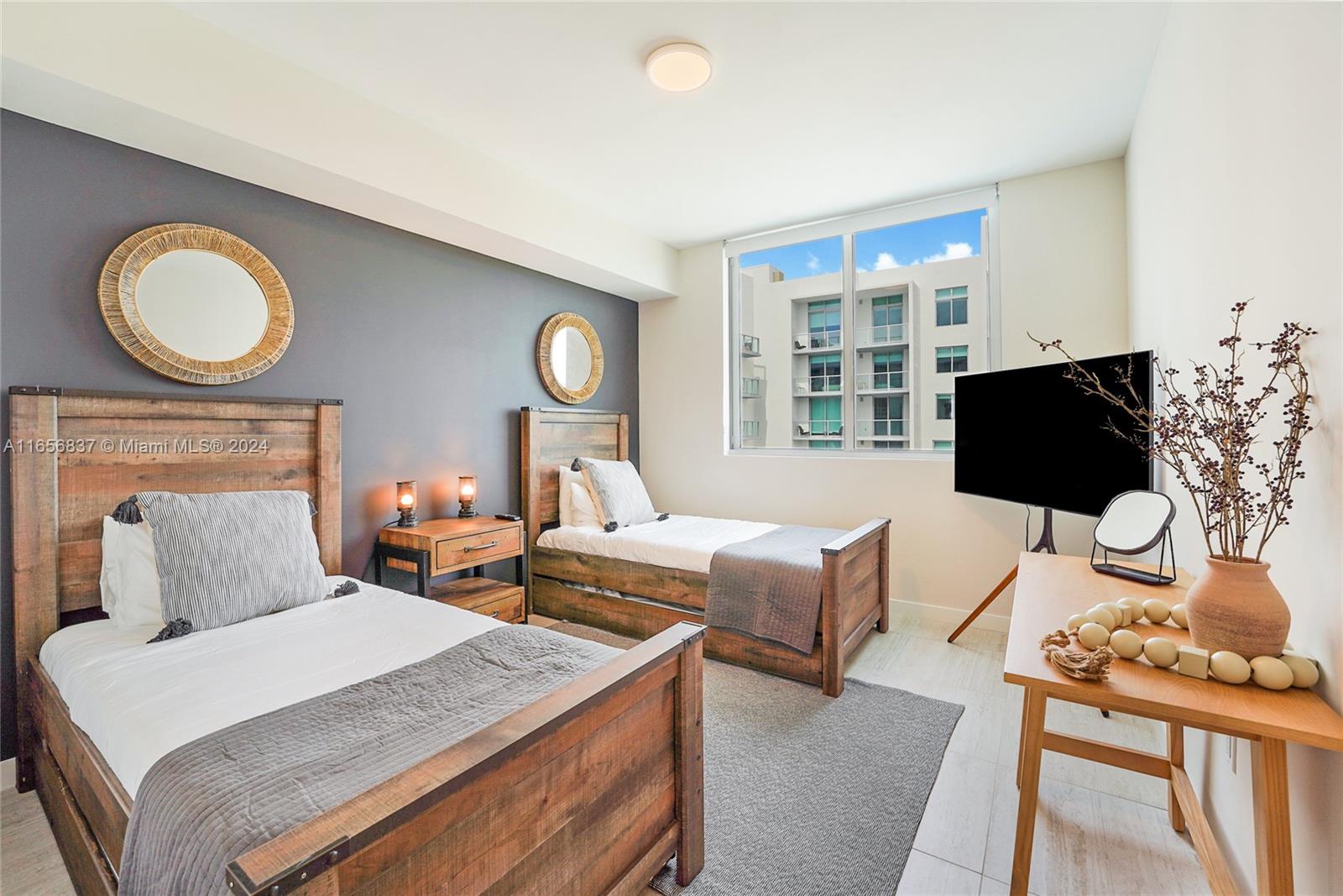 QUADRO CONDO - Residential