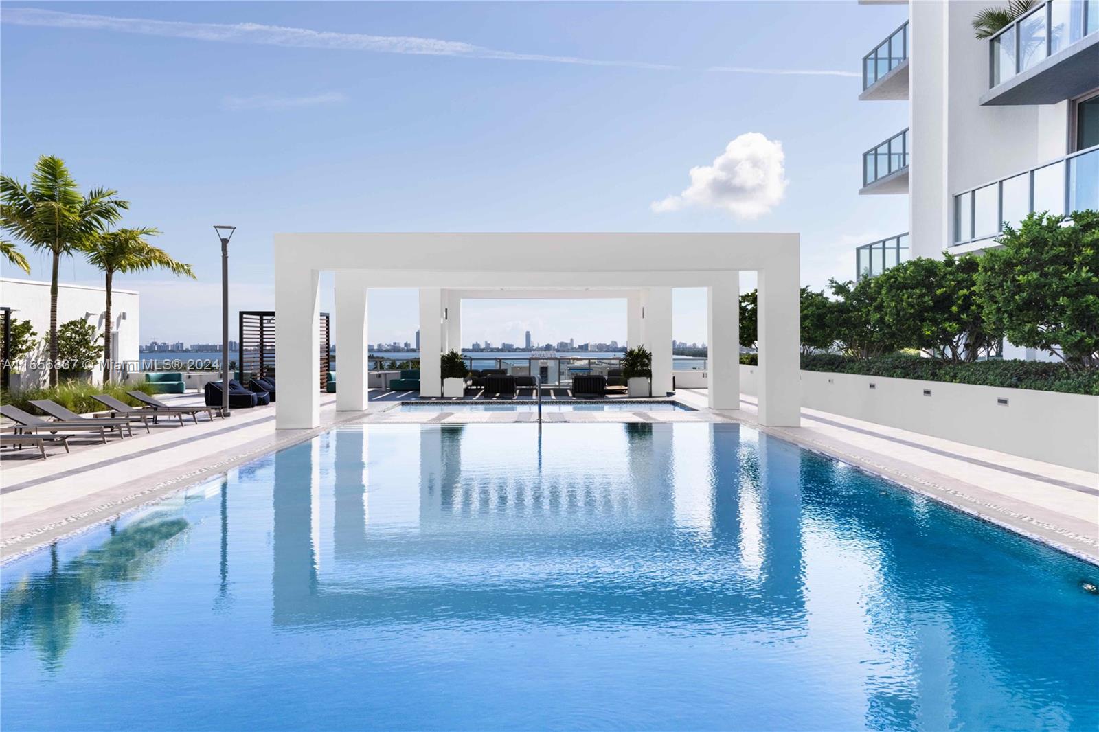 QUADRO CONDO - Residential