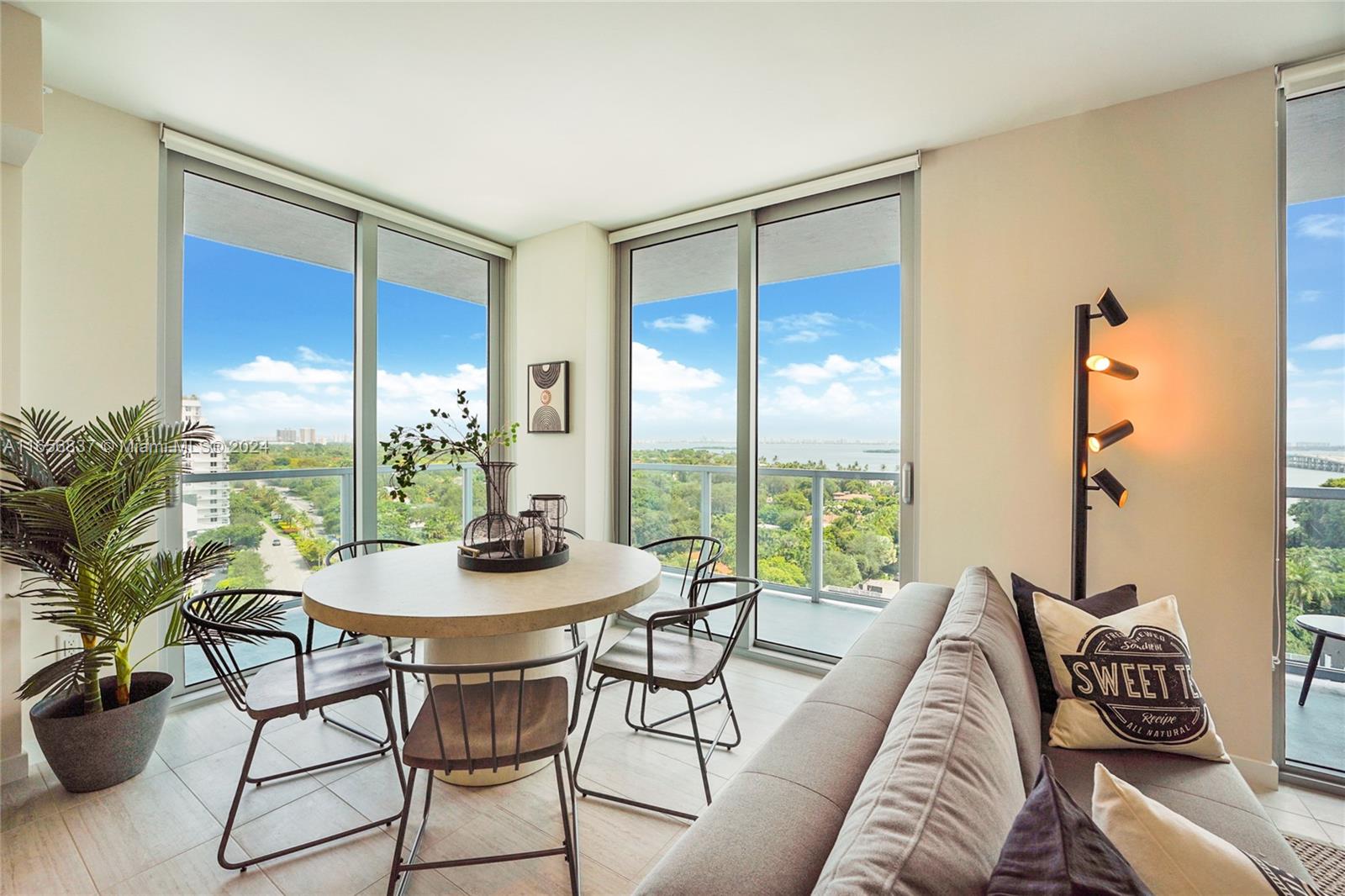QUADRO CONDO - Residential