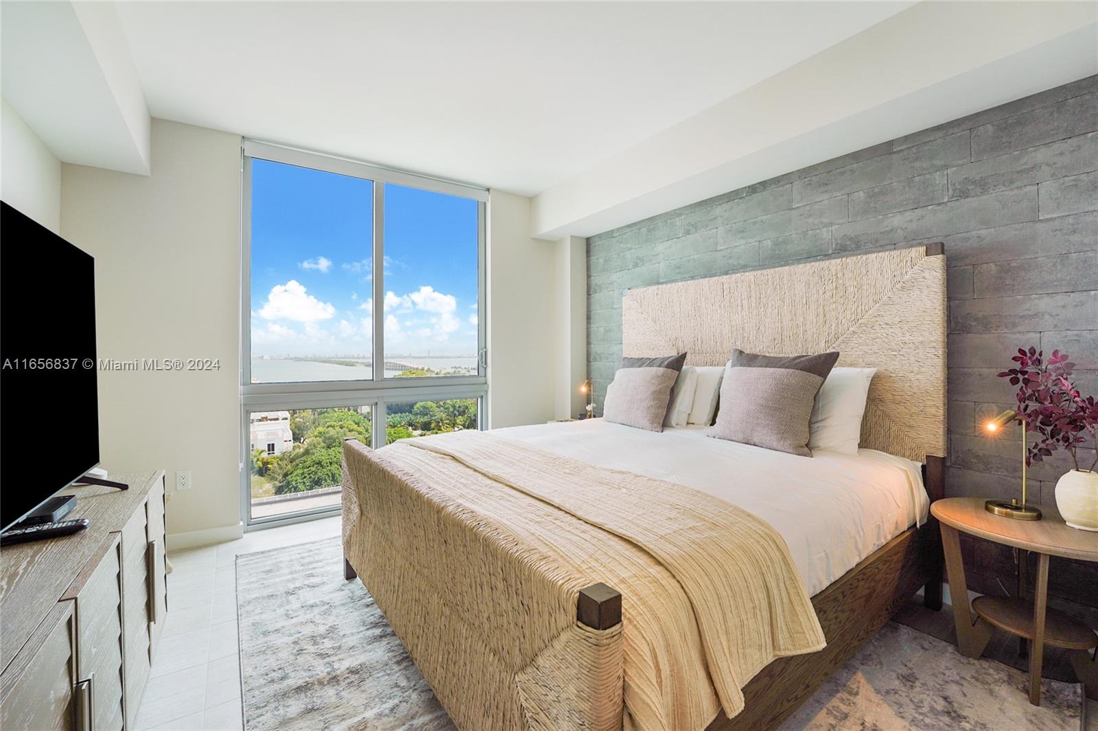 QUADRO CONDO - Residential