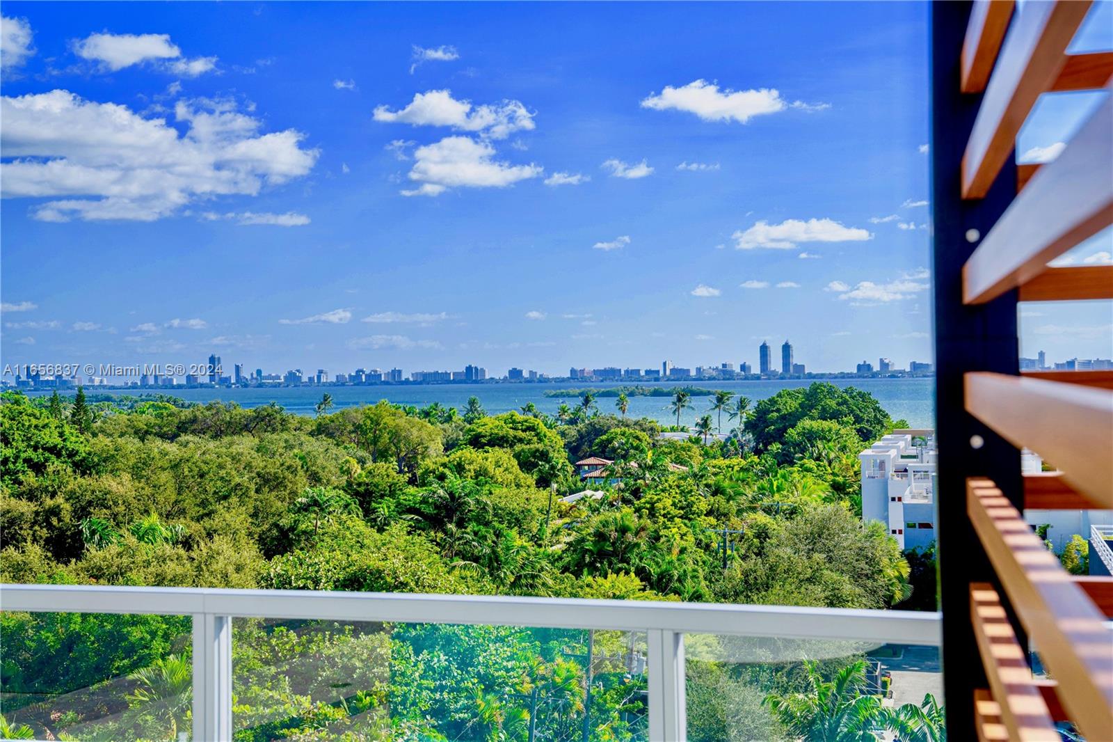 QUADRO CONDO - Residential