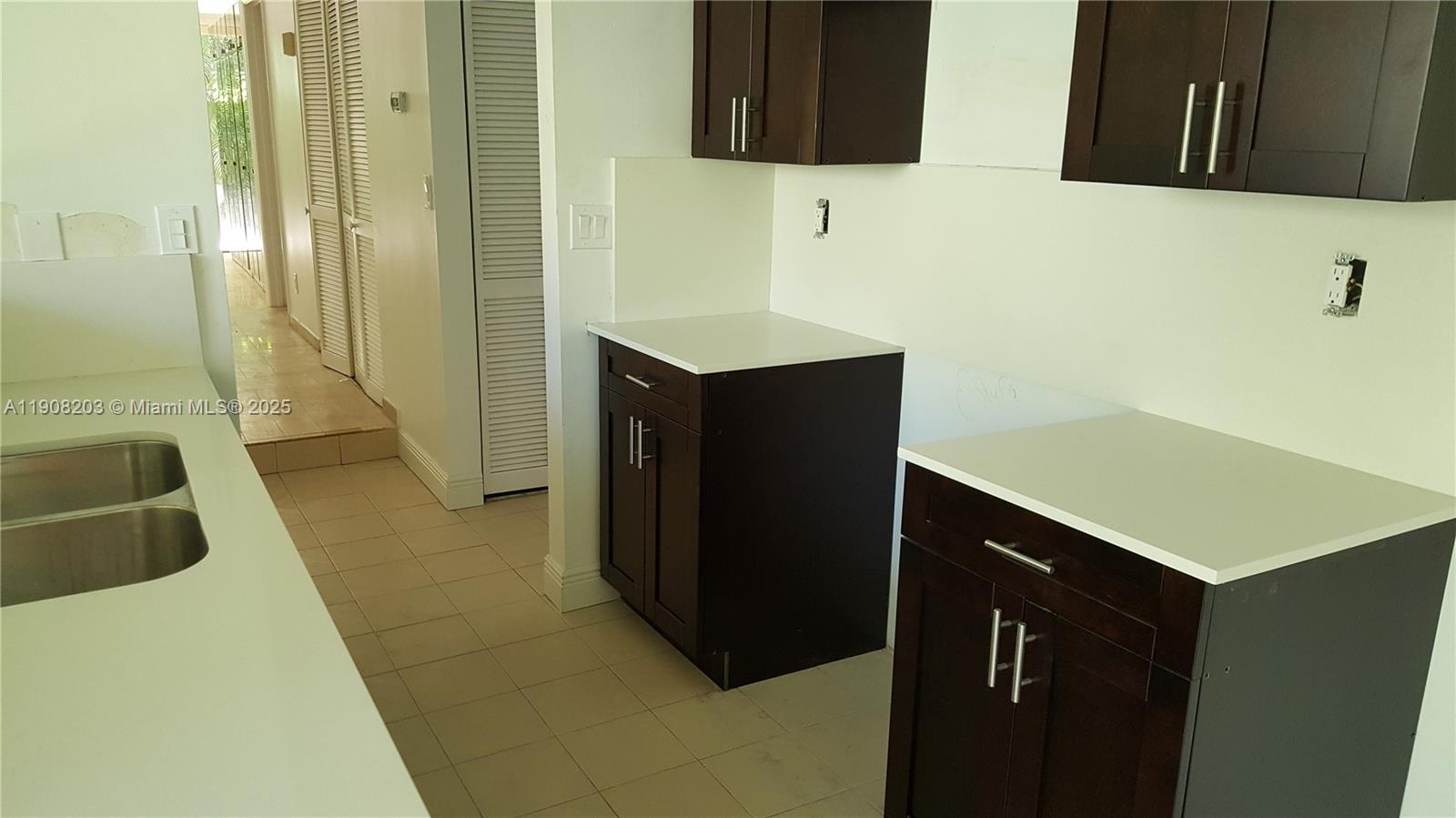 VILLAS OF DEERWOOD REPLAT - Residential Lease