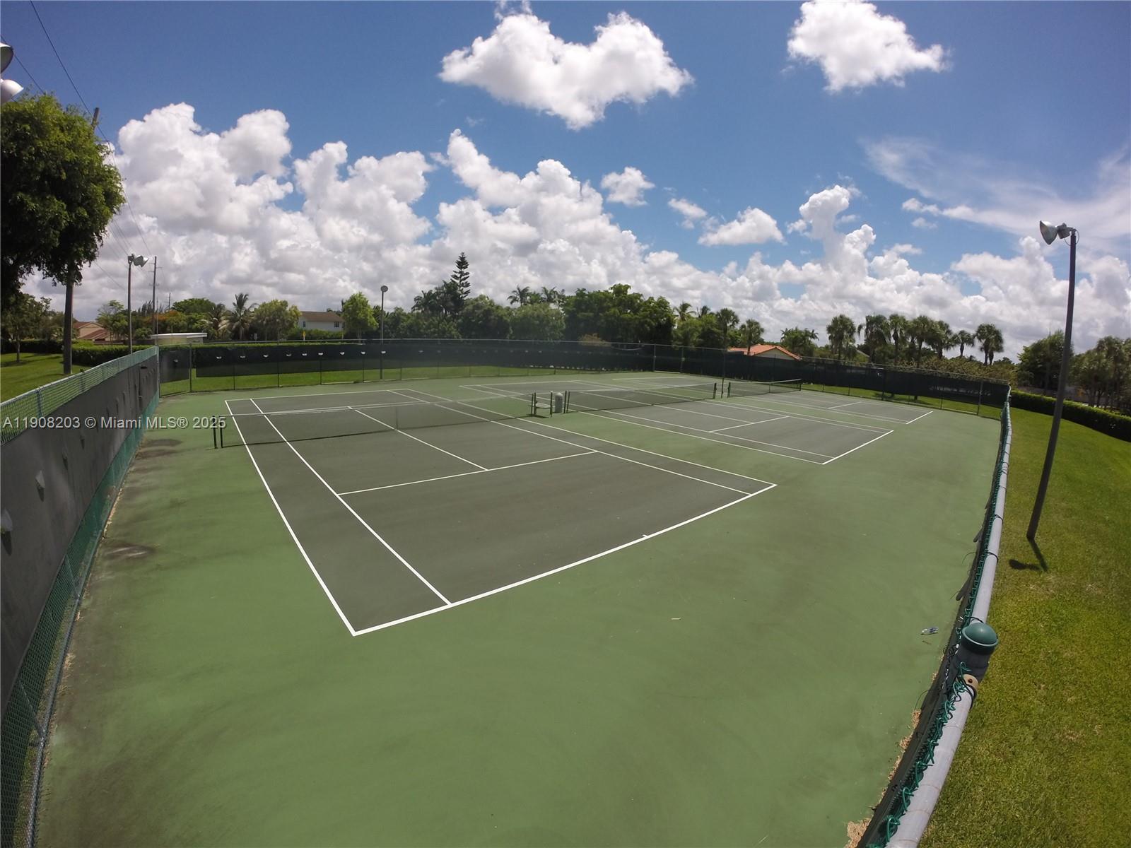 VILLAS OF DEERWOOD REPLAT - Residential Lease