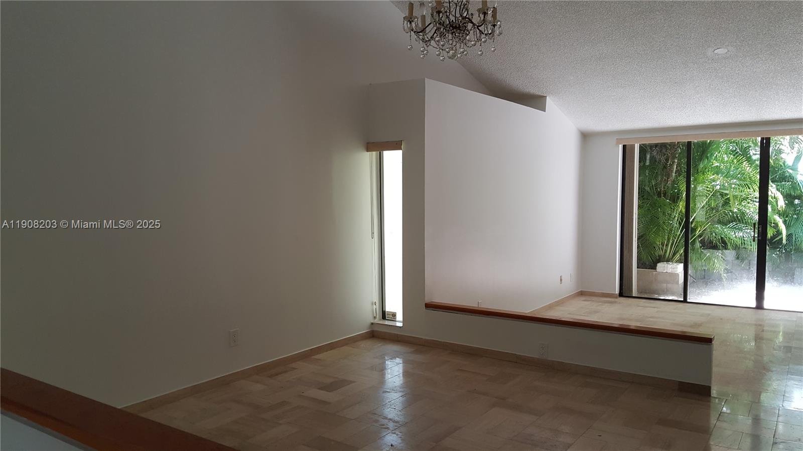 VILLAS OF DEERWOOD REPLAT - Residential Lease