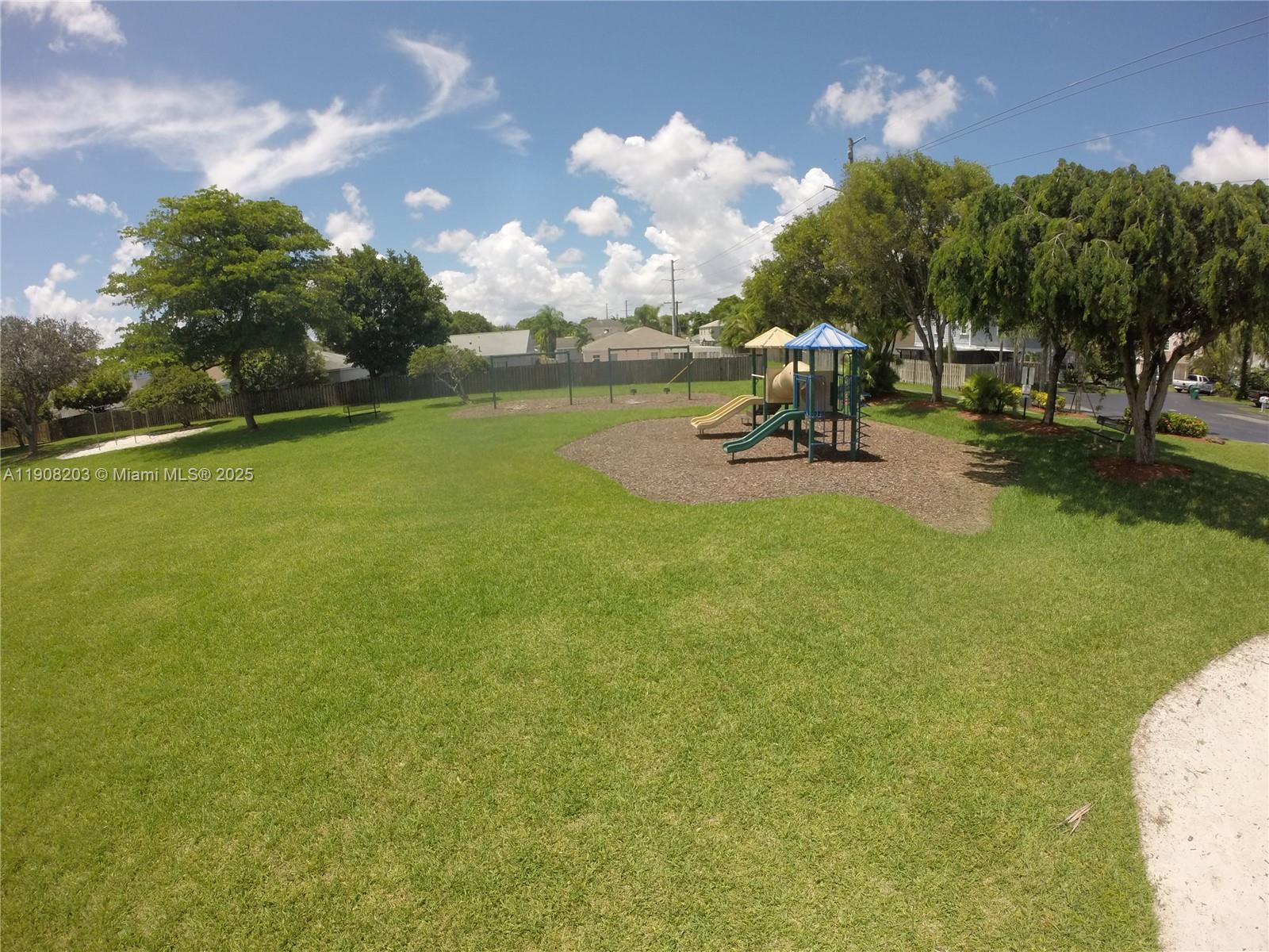 VILLAS OF DEERWOOD REPLAT - Residential Lease