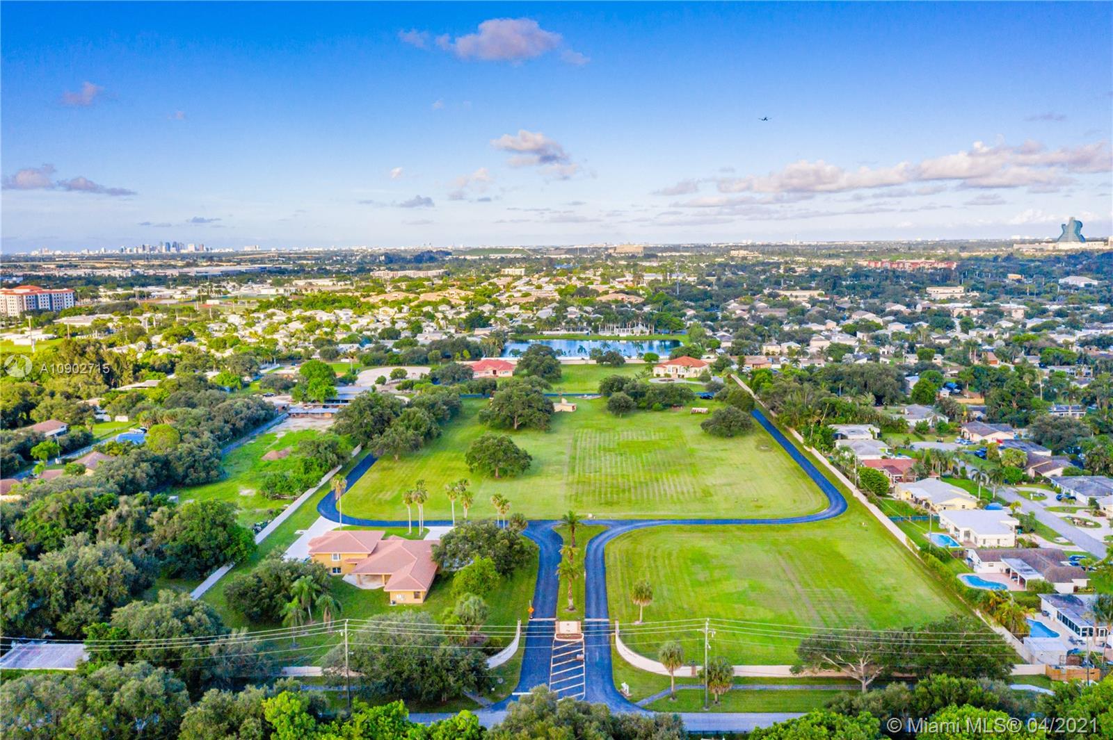 BOGGS COUNTRY ACRES - Land