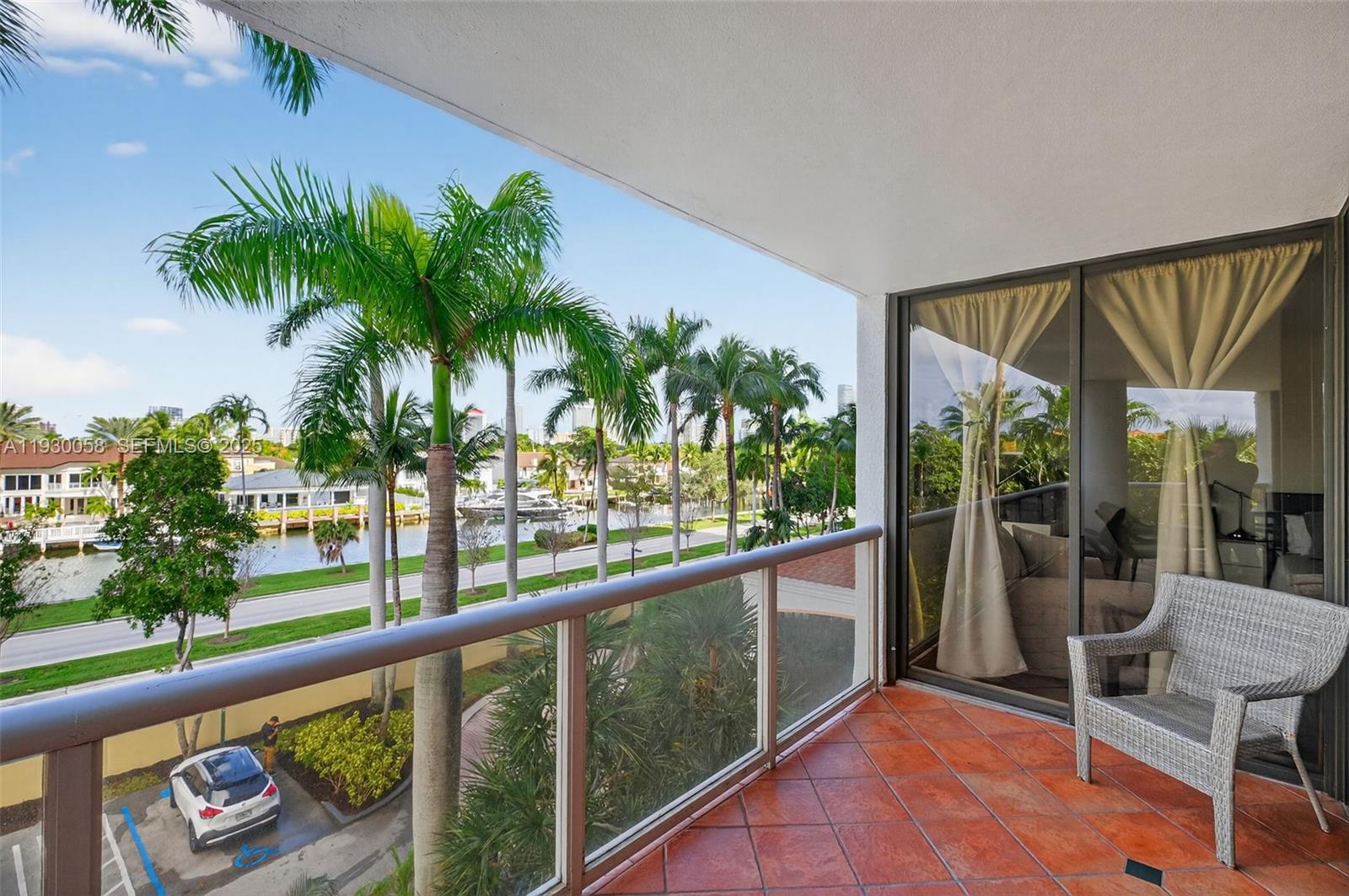 HARBOR TWS AT THE WATERWA - Residential