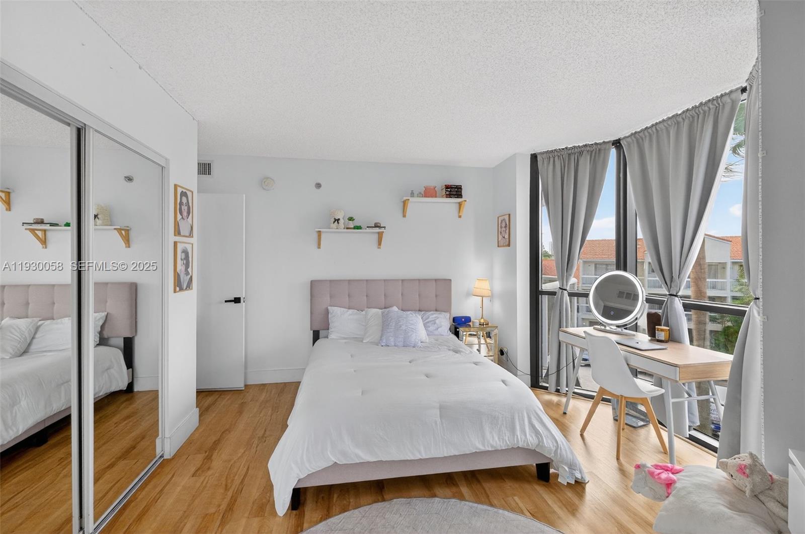 HARBOR TWS AT THE WATERWA - Residential