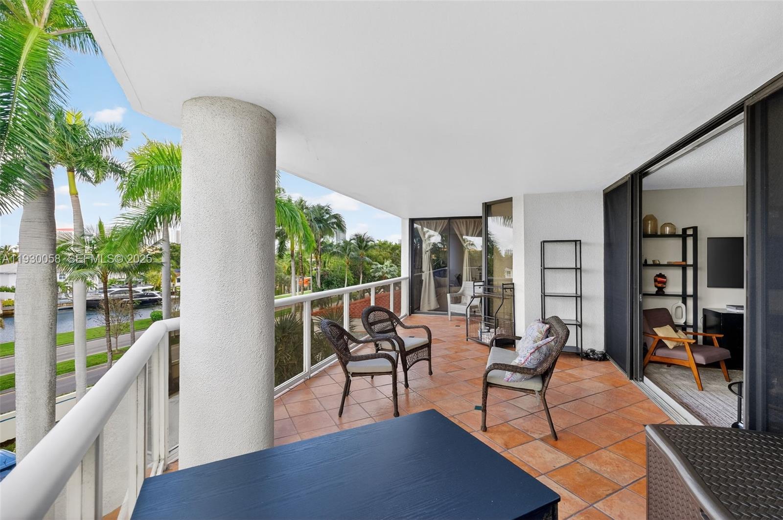 HARBOR TWS AT THE WATERWA - Residential