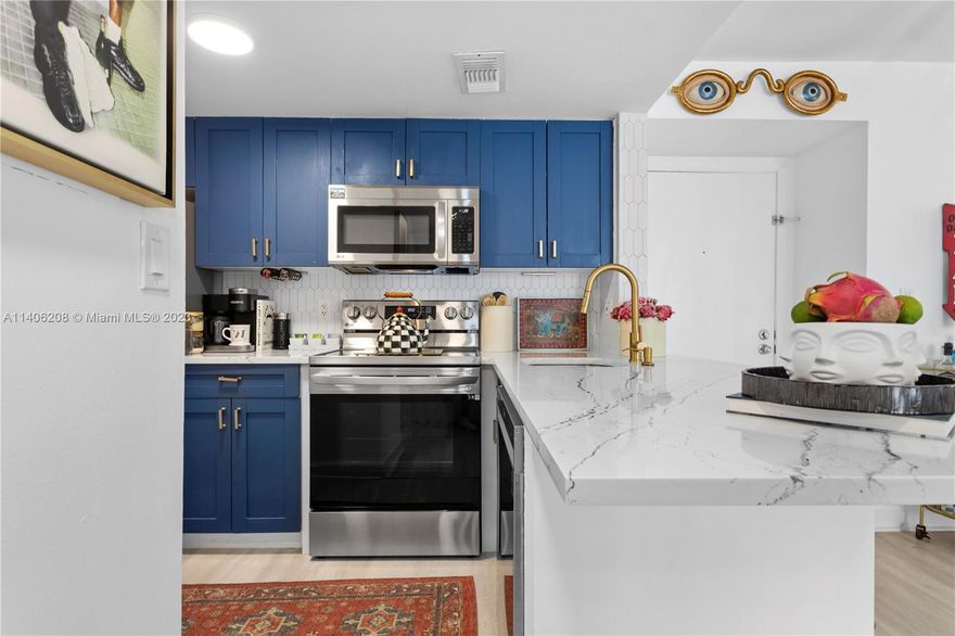 Welcome to Brickell Key. This fully remodeled 1-bed residence boasts upgraded appliances, stylish furnishings, and Wi-Fi. Enjoy breathtaking views of Brickell Key, Black out blinds throughout the unit and the convenience of a parking spot on the 1st floor. Excitingly, brand new amenities including common ground area, a pool and tennis courts are coming this Fall. Experience the epitome of modern living in this furnished oasis.