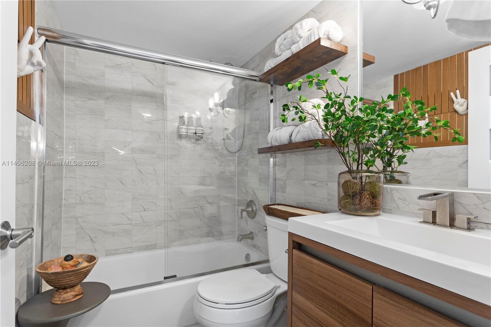 ISOLA CONDO - Residential Lease