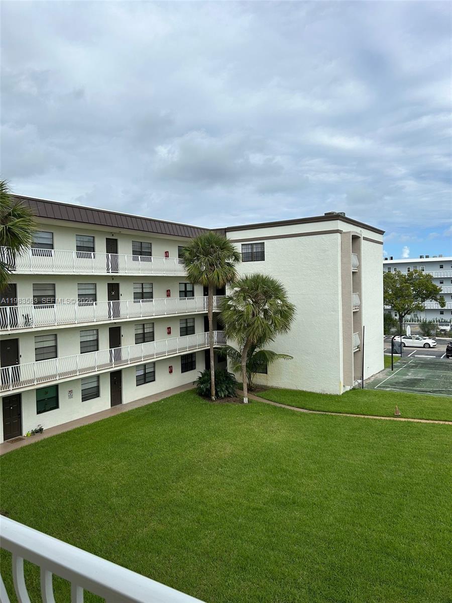 PALM VILLAGE CLUB CONDO - Residential