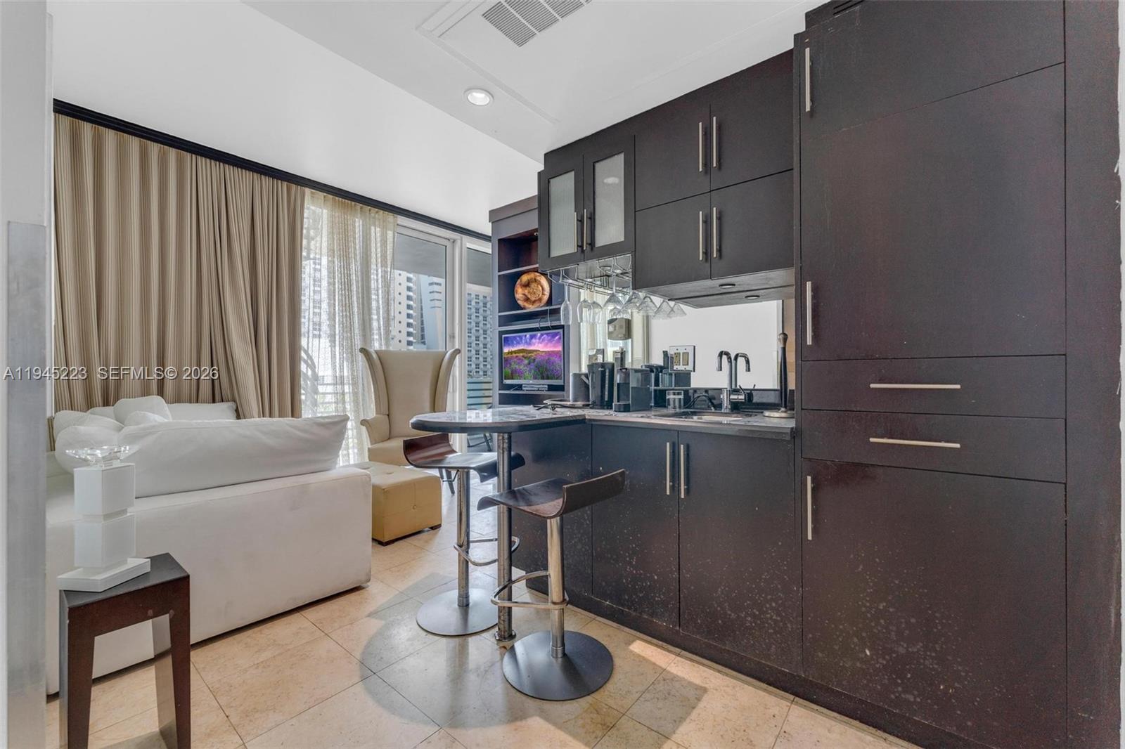 DE SOLEIL S BCH RESIDENTI - Residential