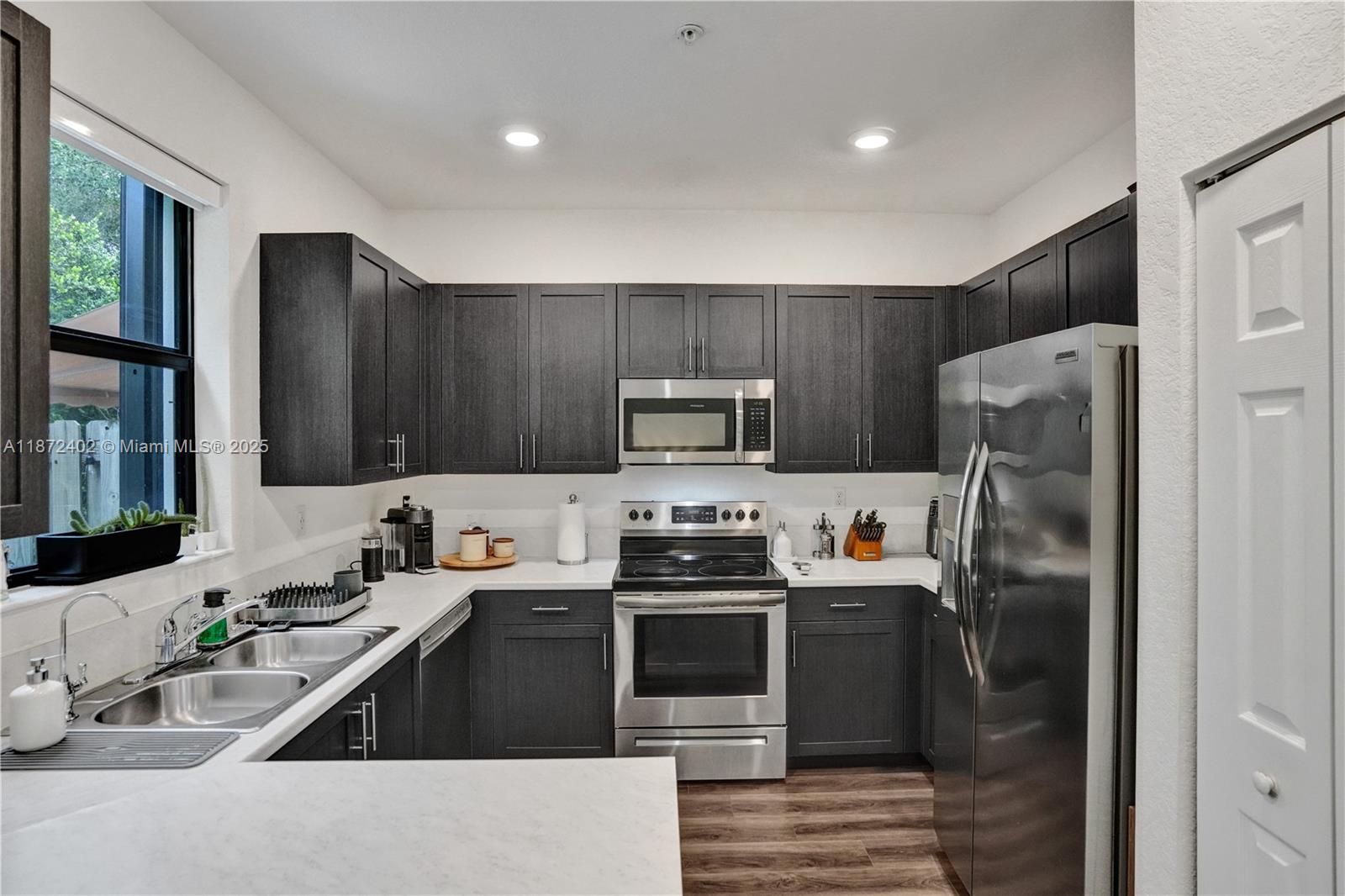 STELLAR PEMBROKE PINES - Residential