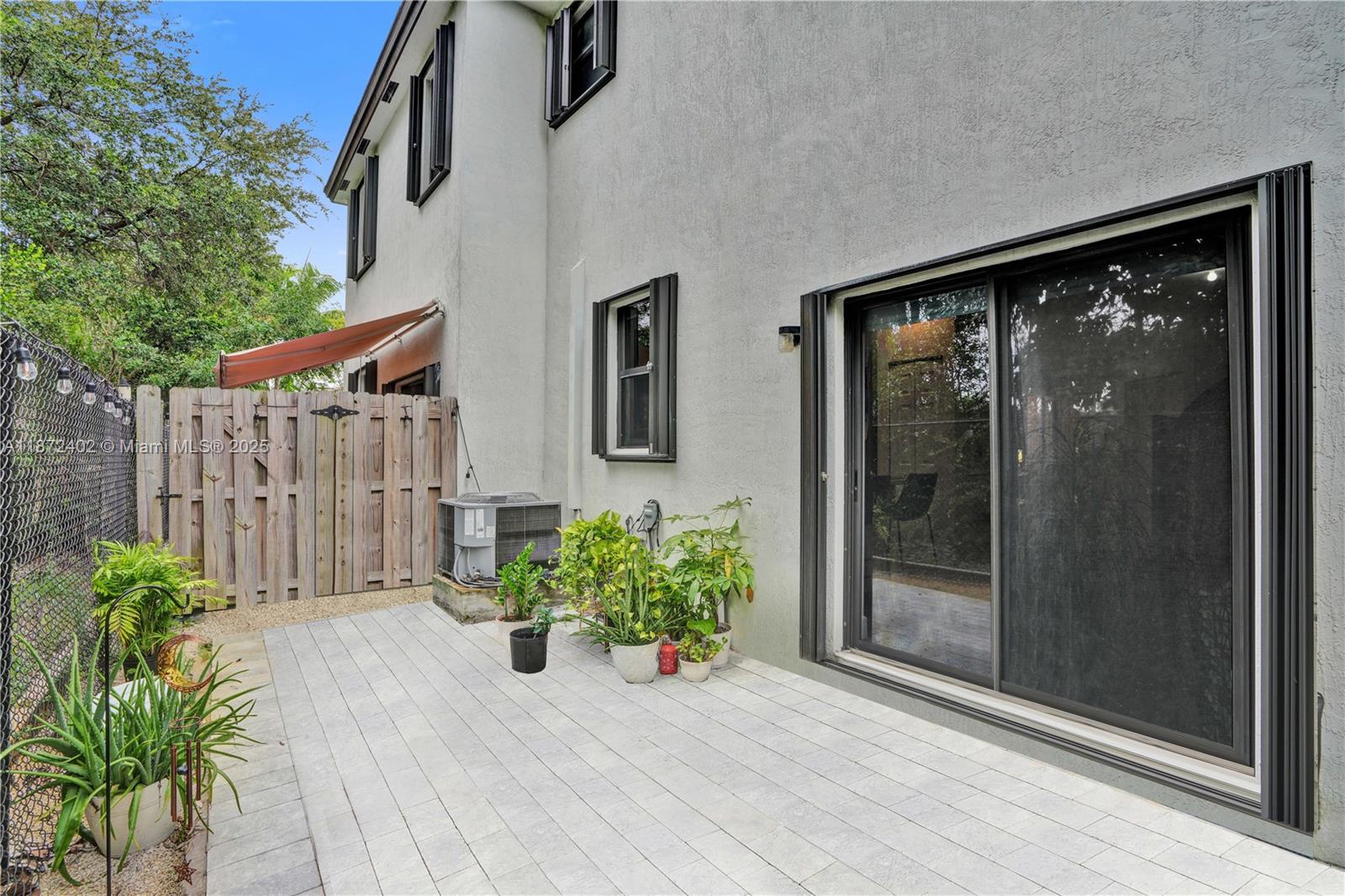 STELLAR PEMBROKE PINES - Residential