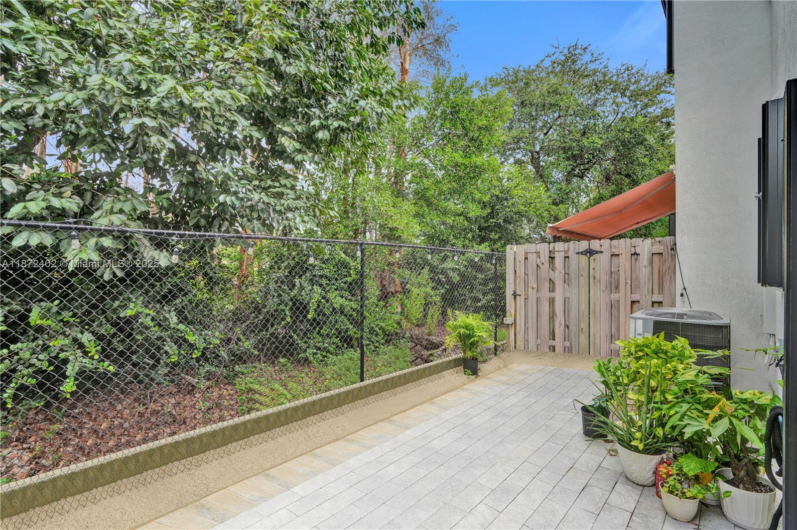 STELLAR PEMBROKE PINES - Residential