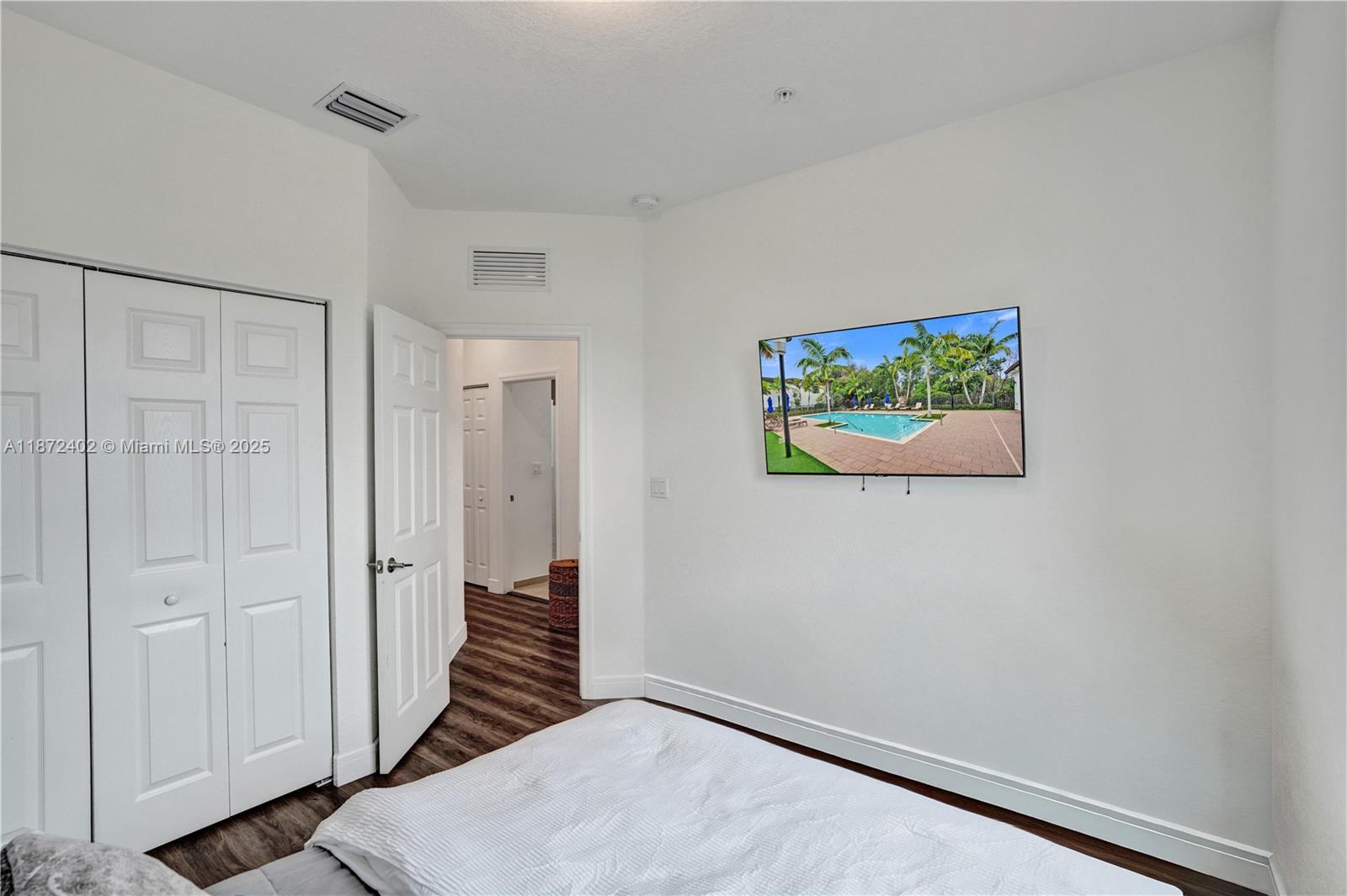 STELLAR PEMBROKE PINES - Residential
