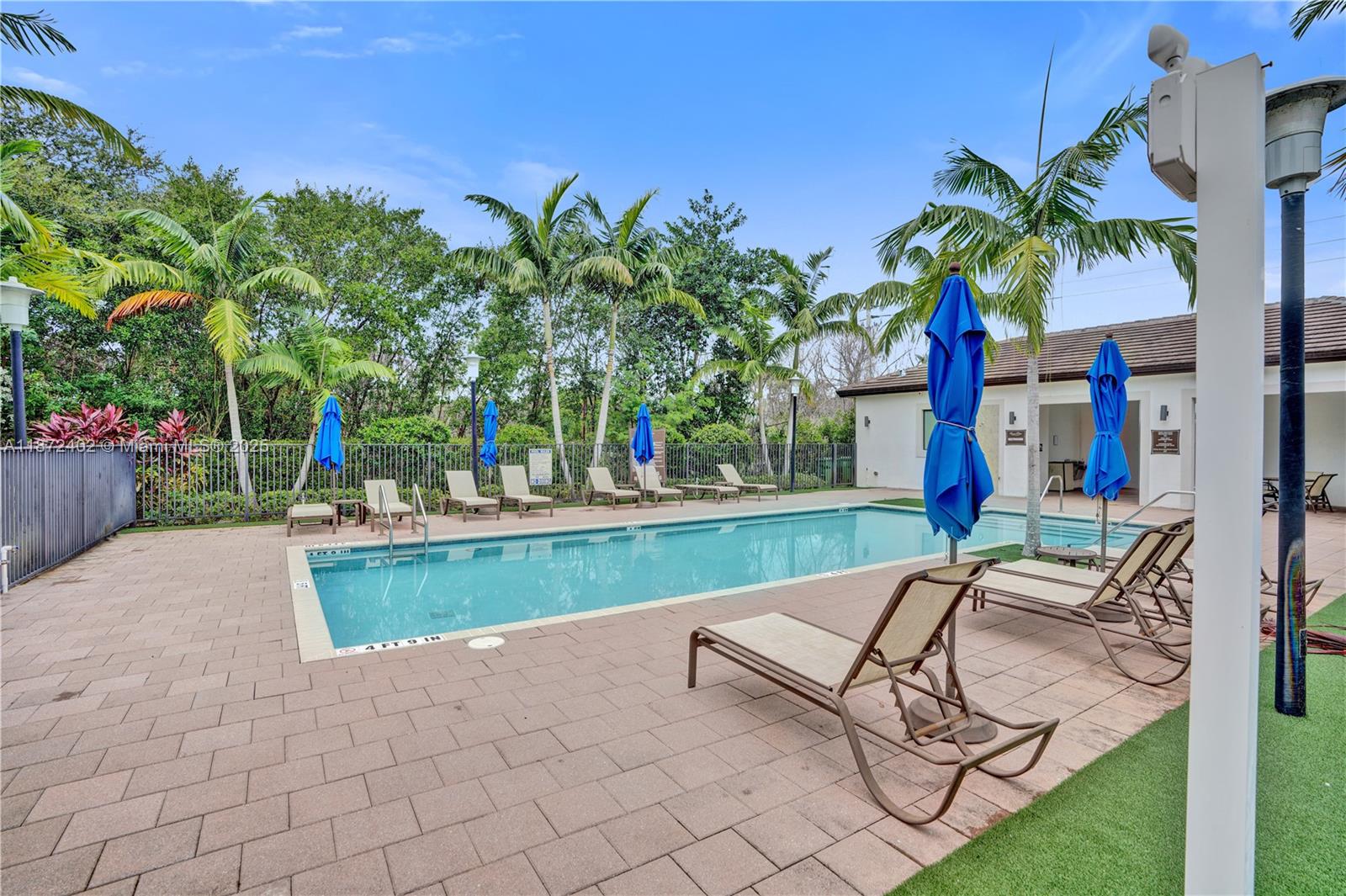 STELLAR PEMBROKE PINES - Residential