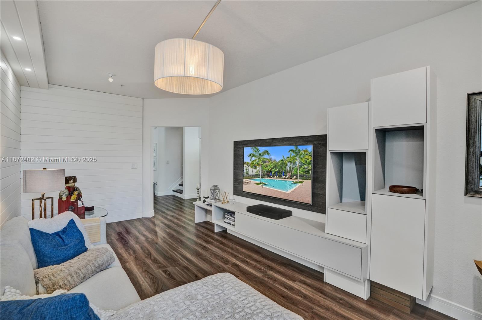 STELLAR PEMBROKE PINES - Residential