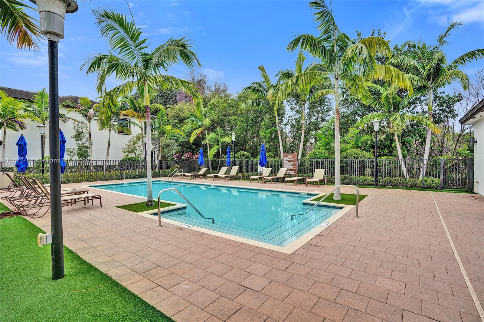 STELLAR PEMBROKE PINES - Residential