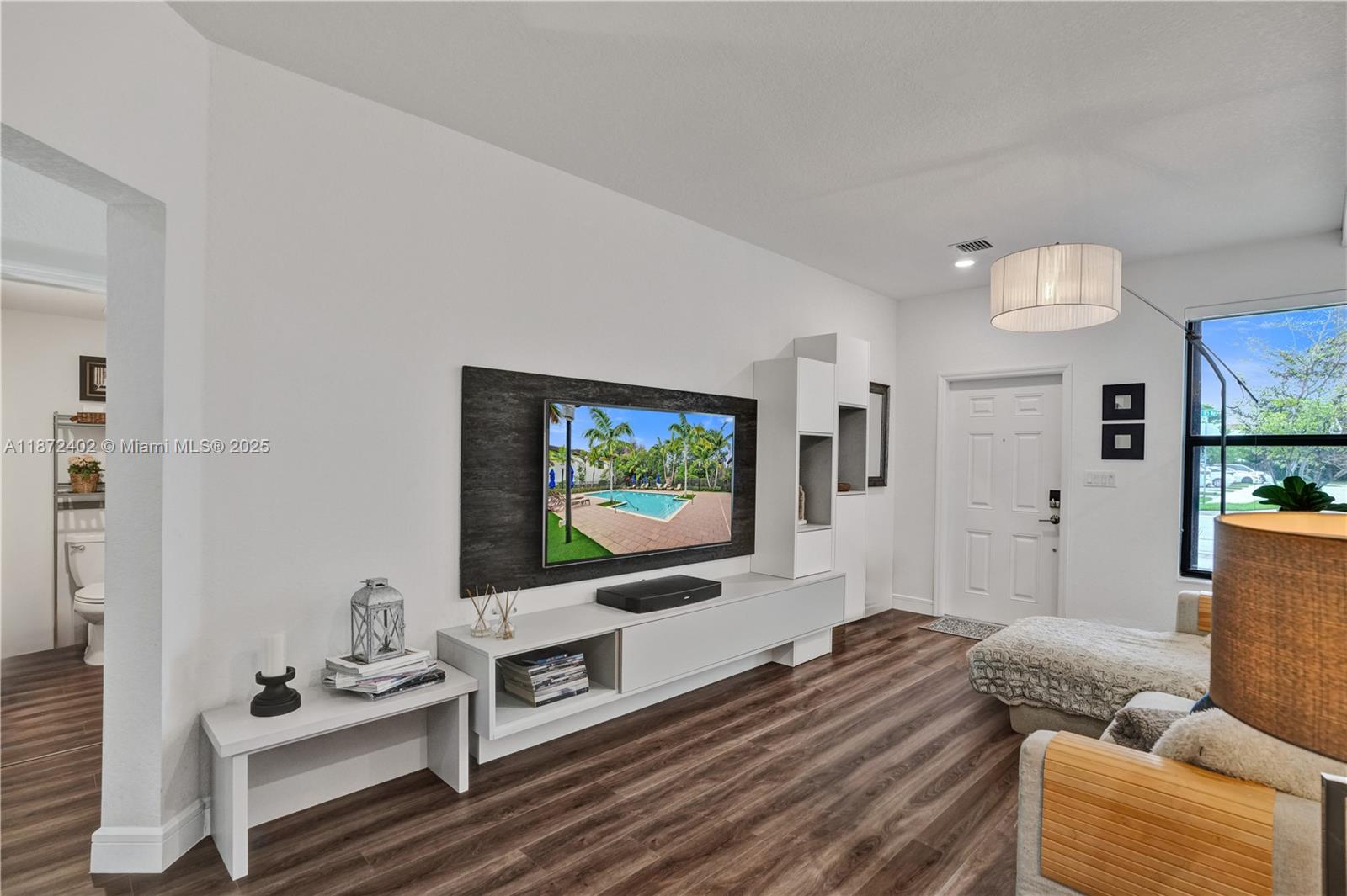 STELLAR PEMBROKE PINES - Residential