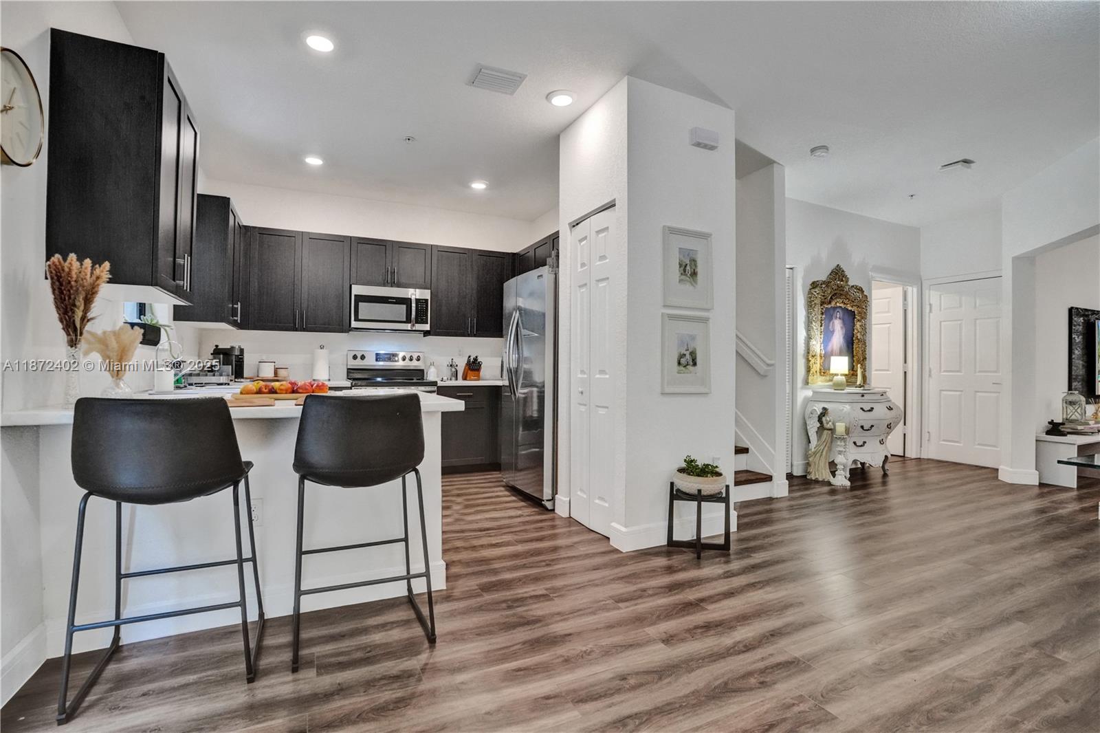 STELLAR PEMBROKE PINES - Residential