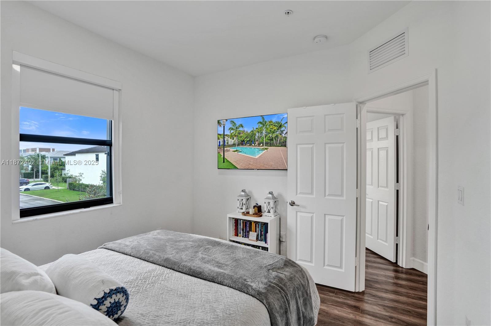 STELLAR PEMBROKE PINES - Residential