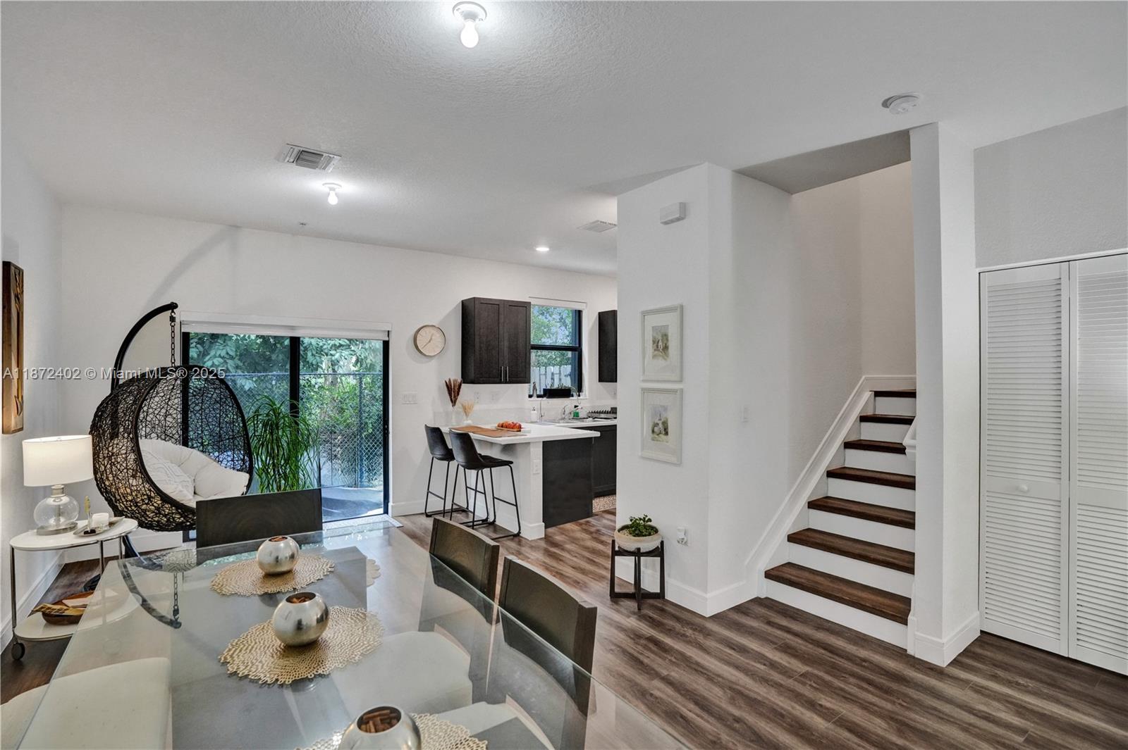 STELLAR PEMBROKE PINES - Residential