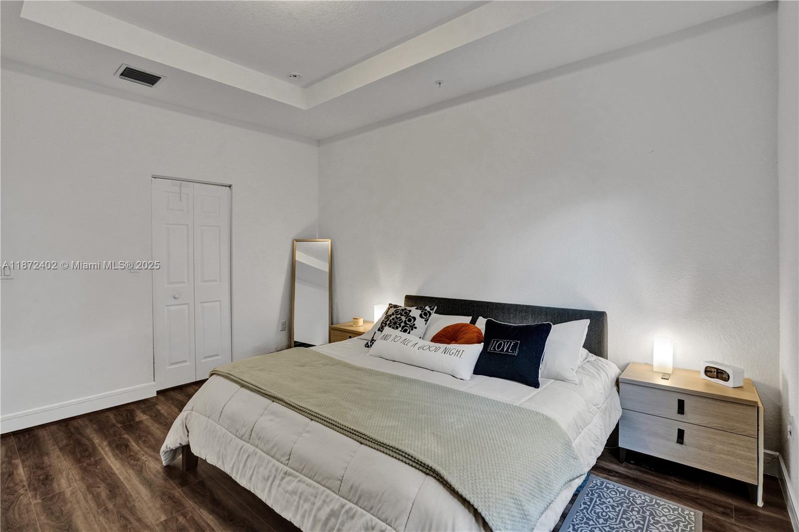 STELLAR PEMBROKE PINES - Residential