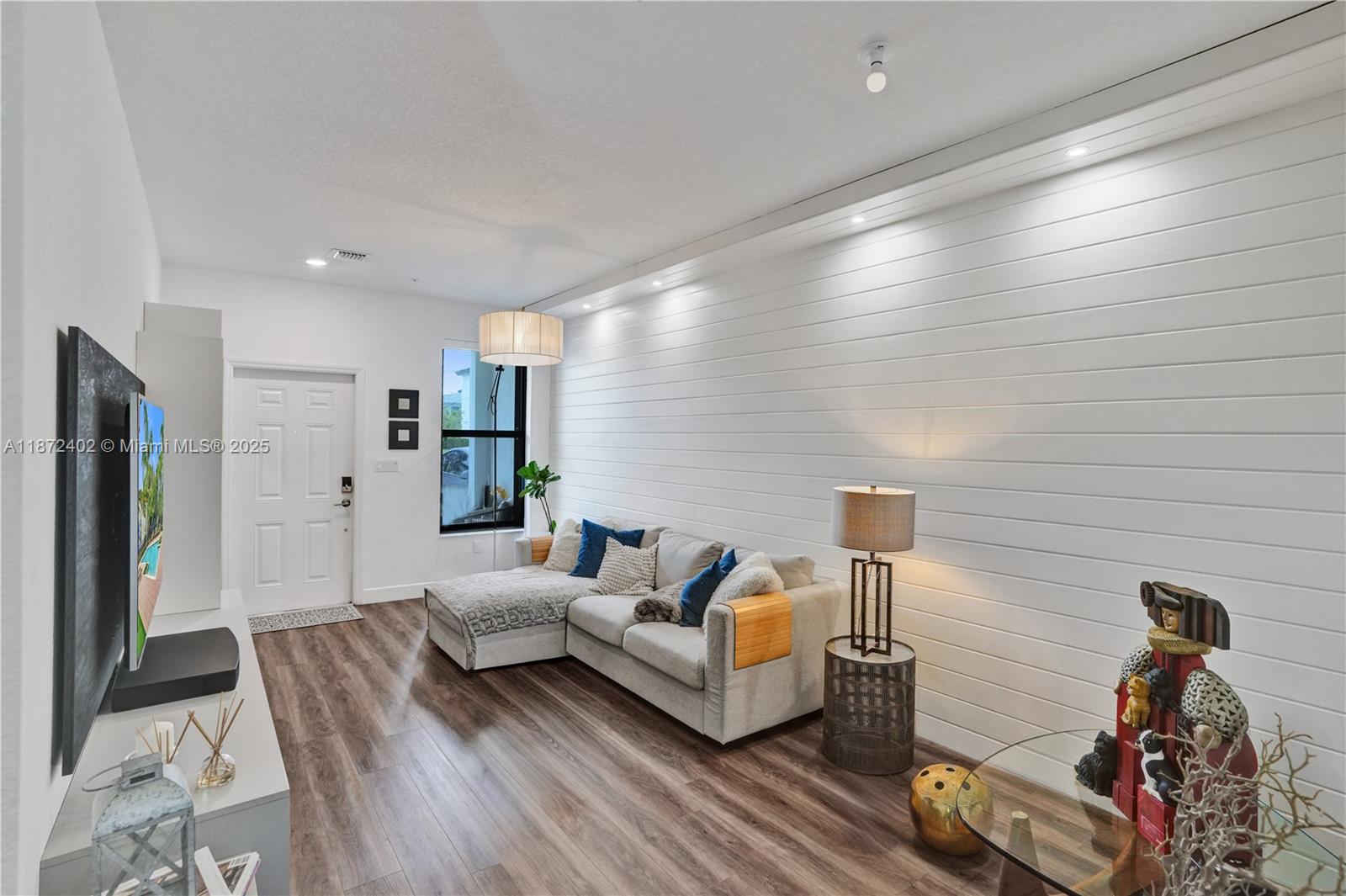 STELLAR PEMBROKE PINES - Residential