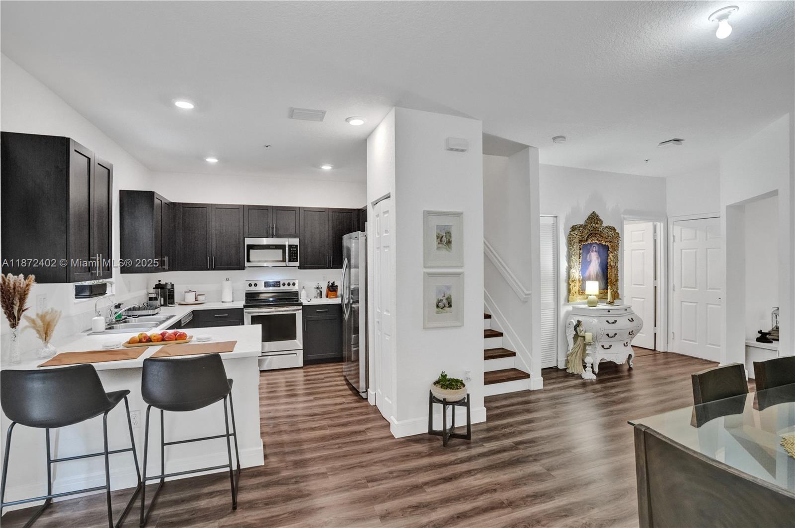 STELLAR PEMBROKE PINES - Residential