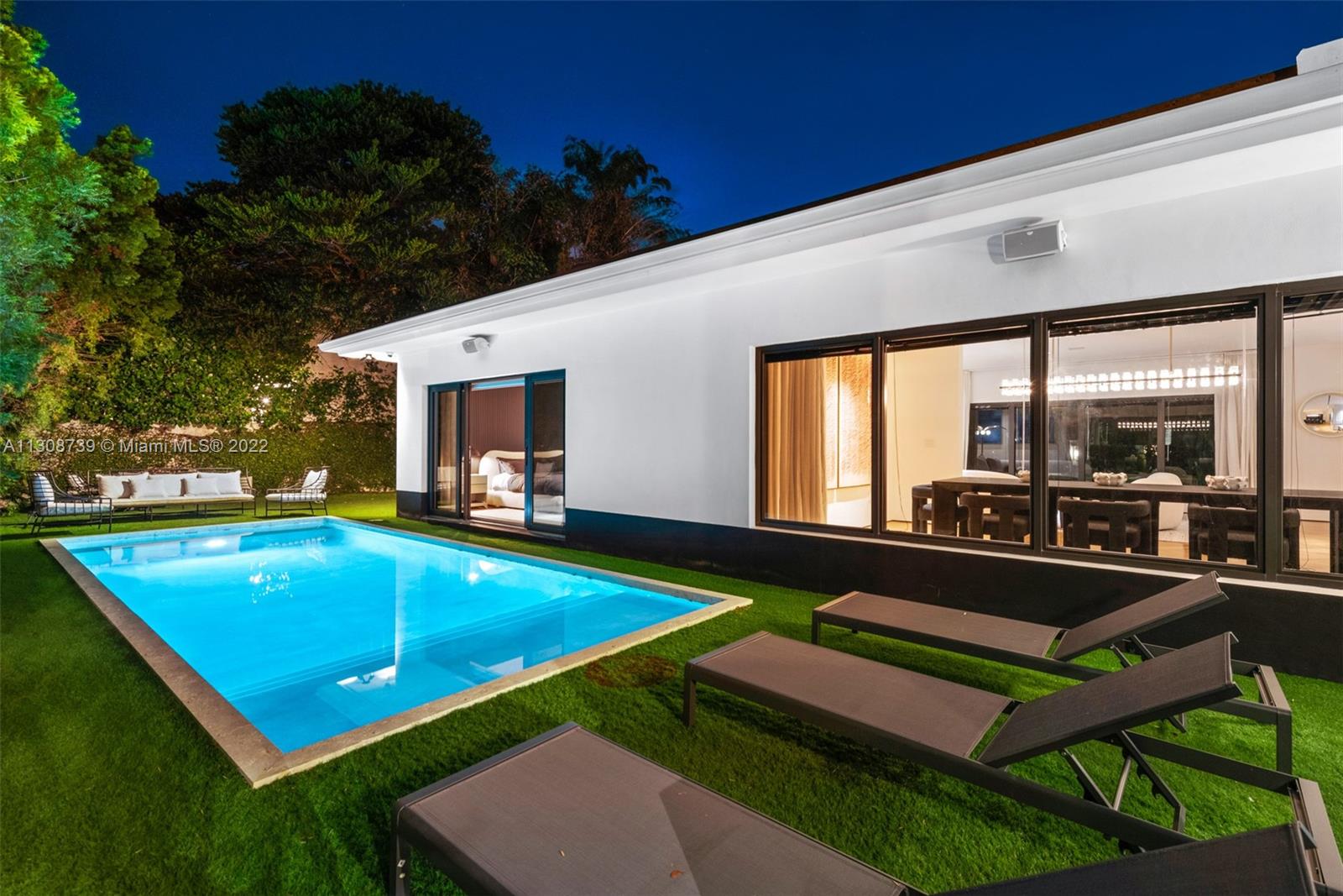 SUNSET LAKE - Residential