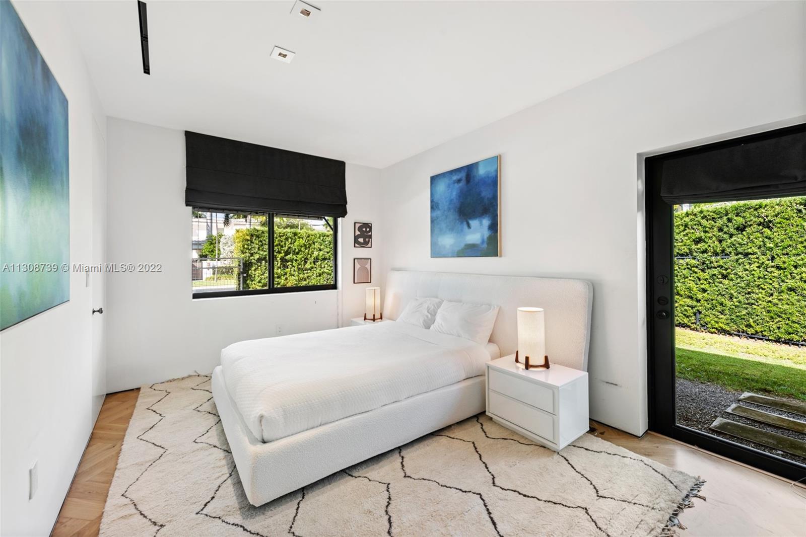 SUNSET LAKE - Residential