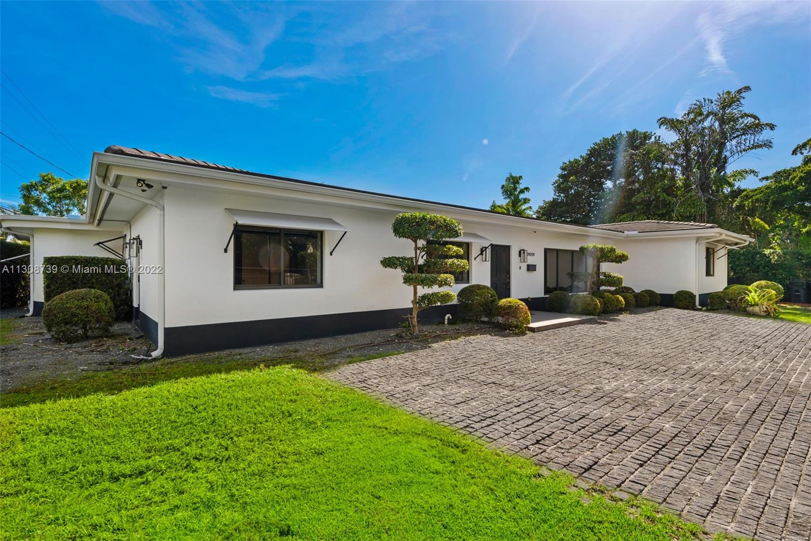 SUNSET LAKE - Residential