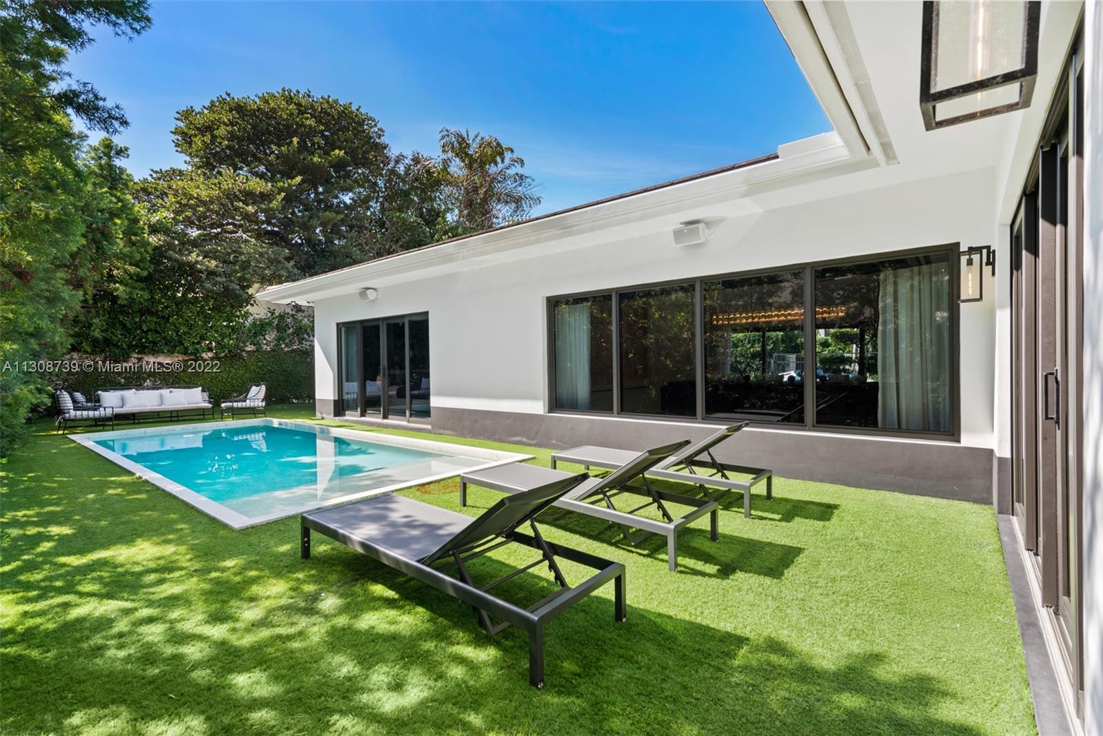 SUNSET LAKE - Residential