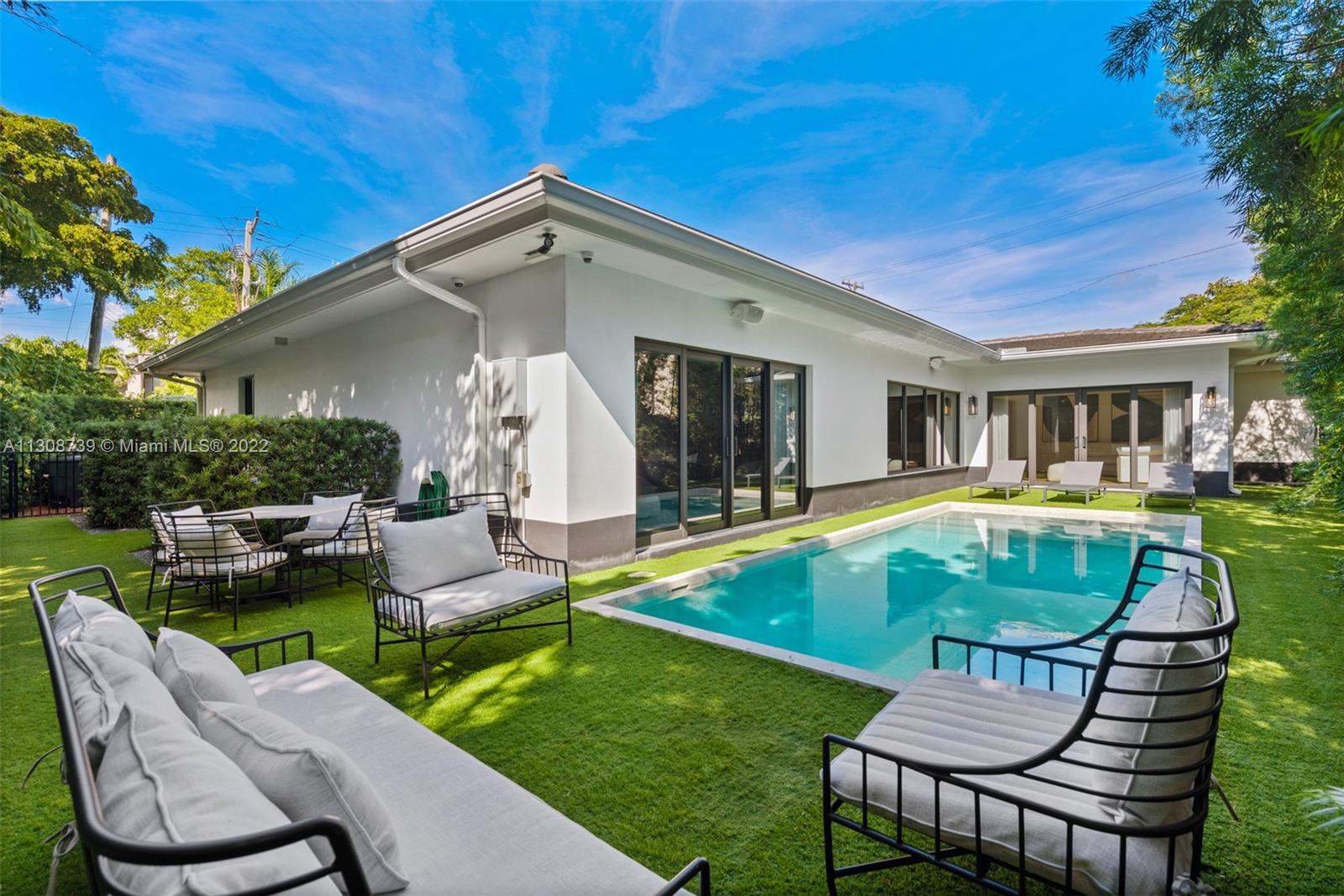 SUNSET LAKE - Residential