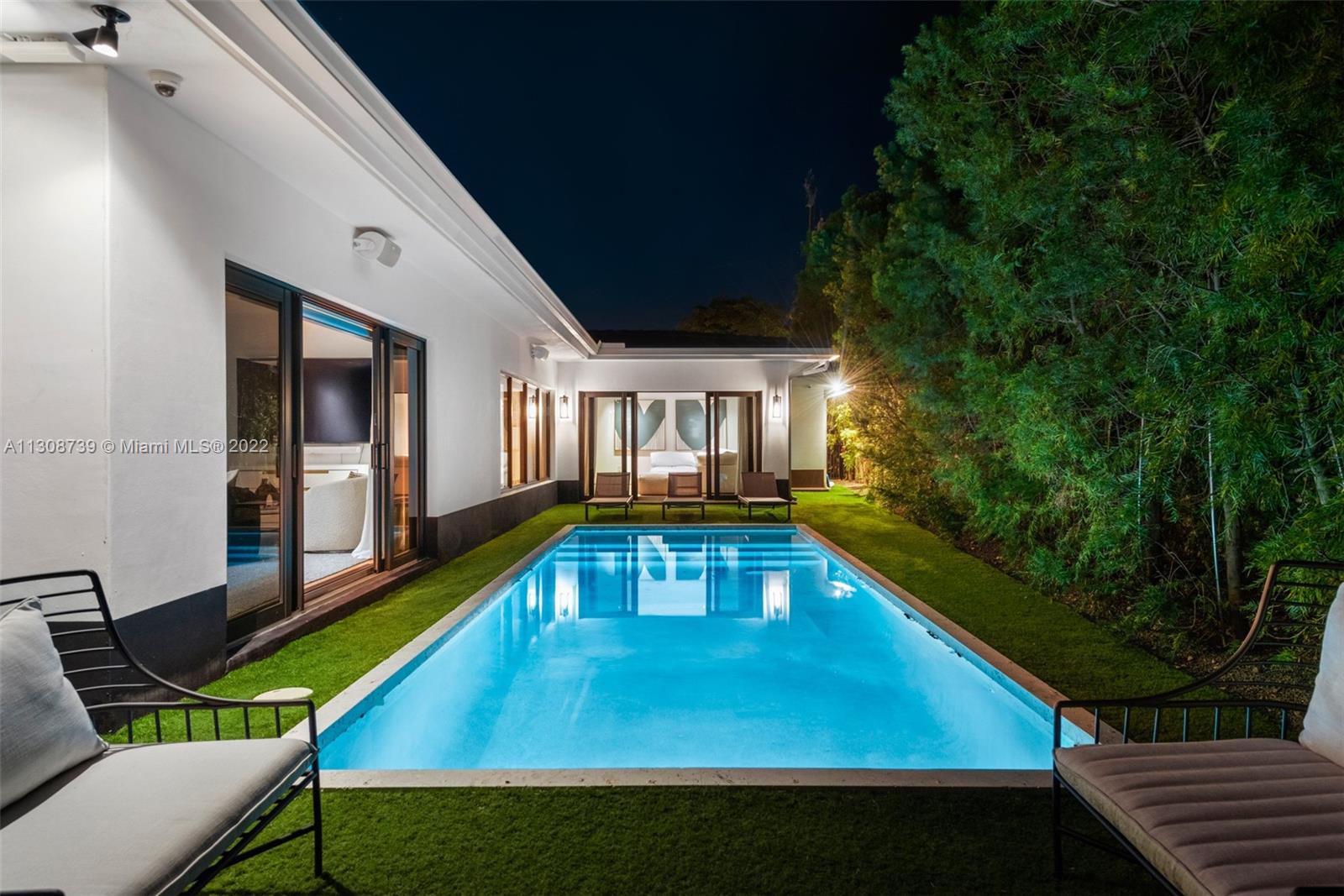 SUNSET LAKE - Residential