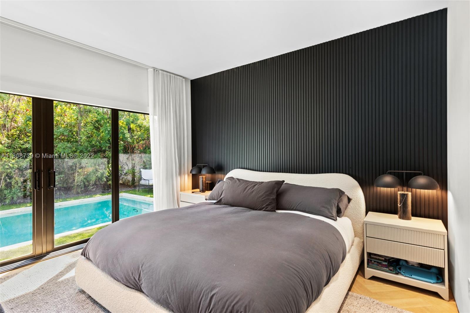 SUNSET LAKE - Residential