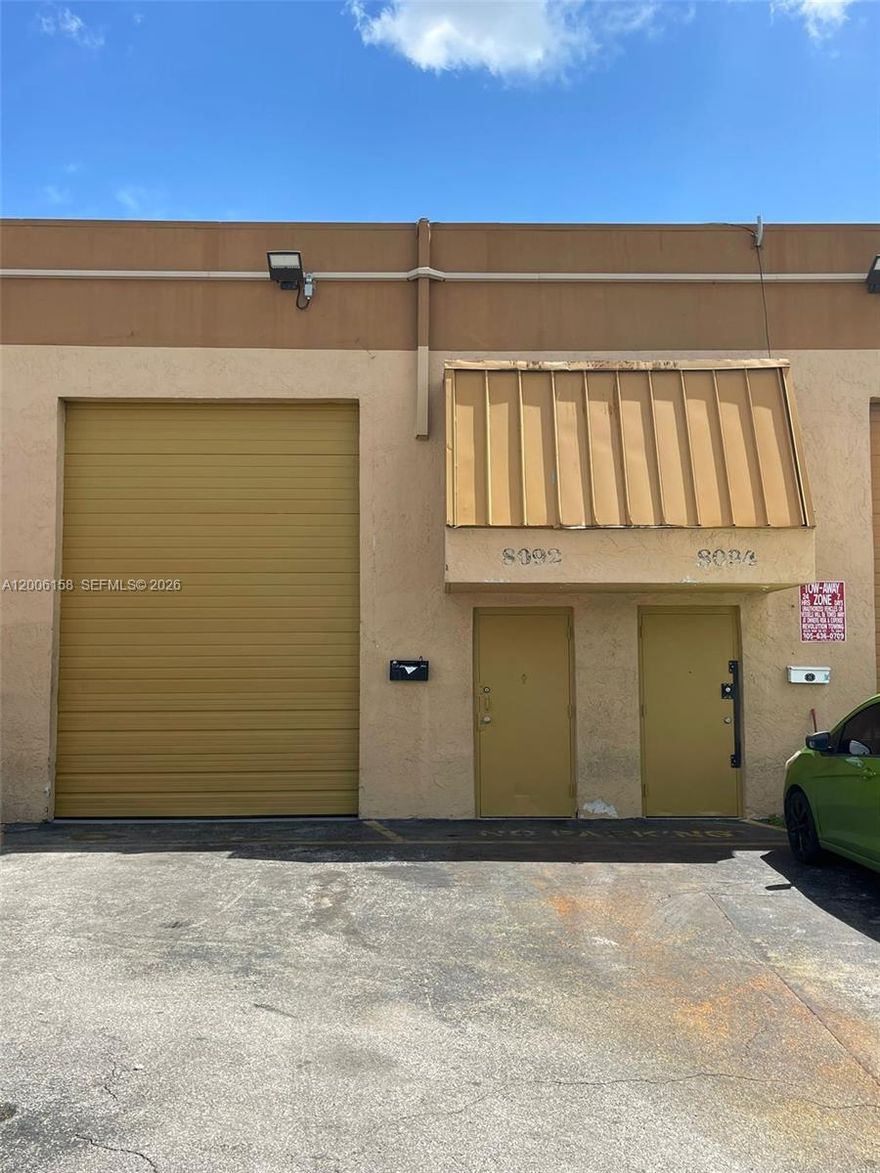 DORAL AREA, 1550 SQFT WITH OFFICE, 4 ASSIGNED PARKING SPACES. NO BODY SHOP, NO MECHANIC.