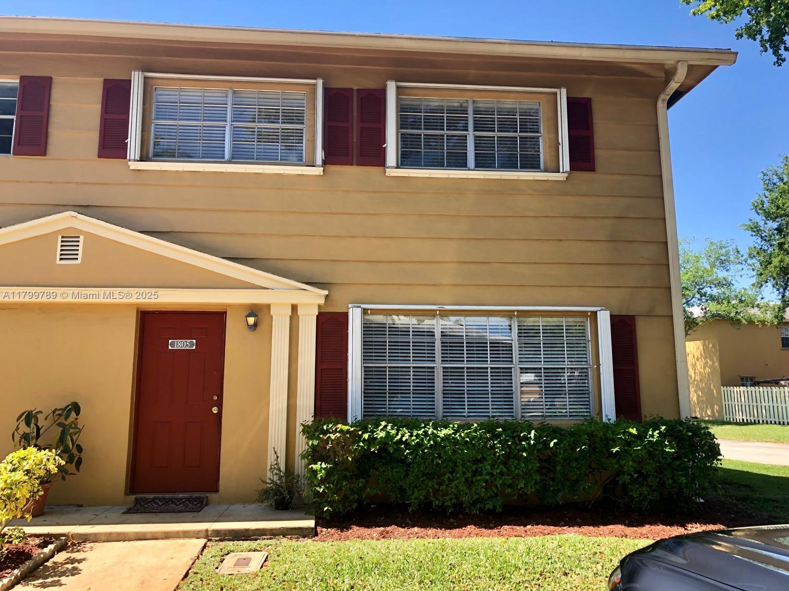 1805 Sw 81st Ter 4-20, Davie, Broward County, Florida - 3 Bedrooms  
3 Bathrooms - 