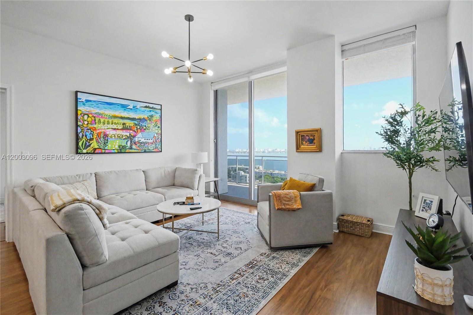 LEXI CONDO - Residential